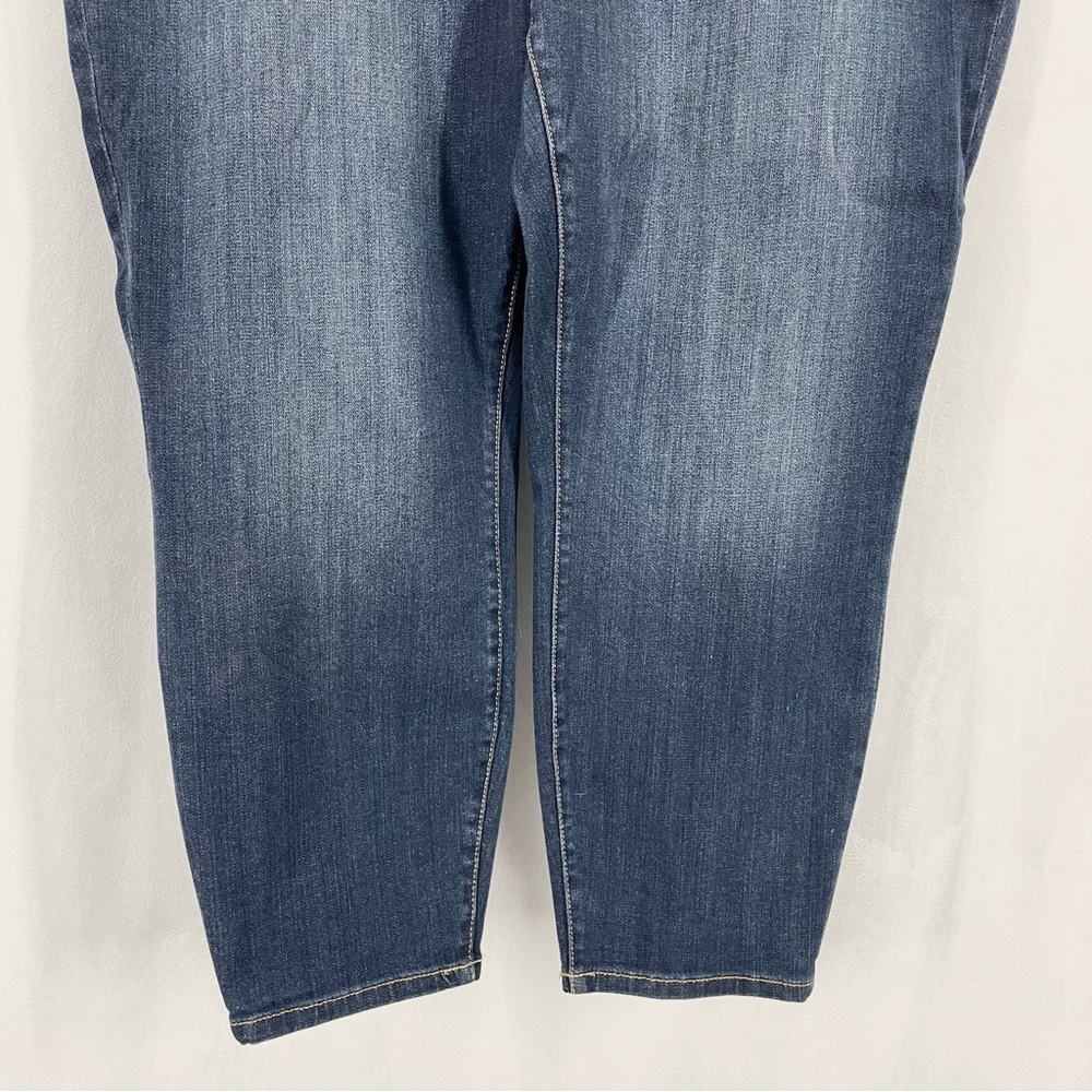 Torrid Girlfriend Medium Wash High Rise Cropped Tapered Leg Slim Fit Blue 20 - Picture 5 of 16